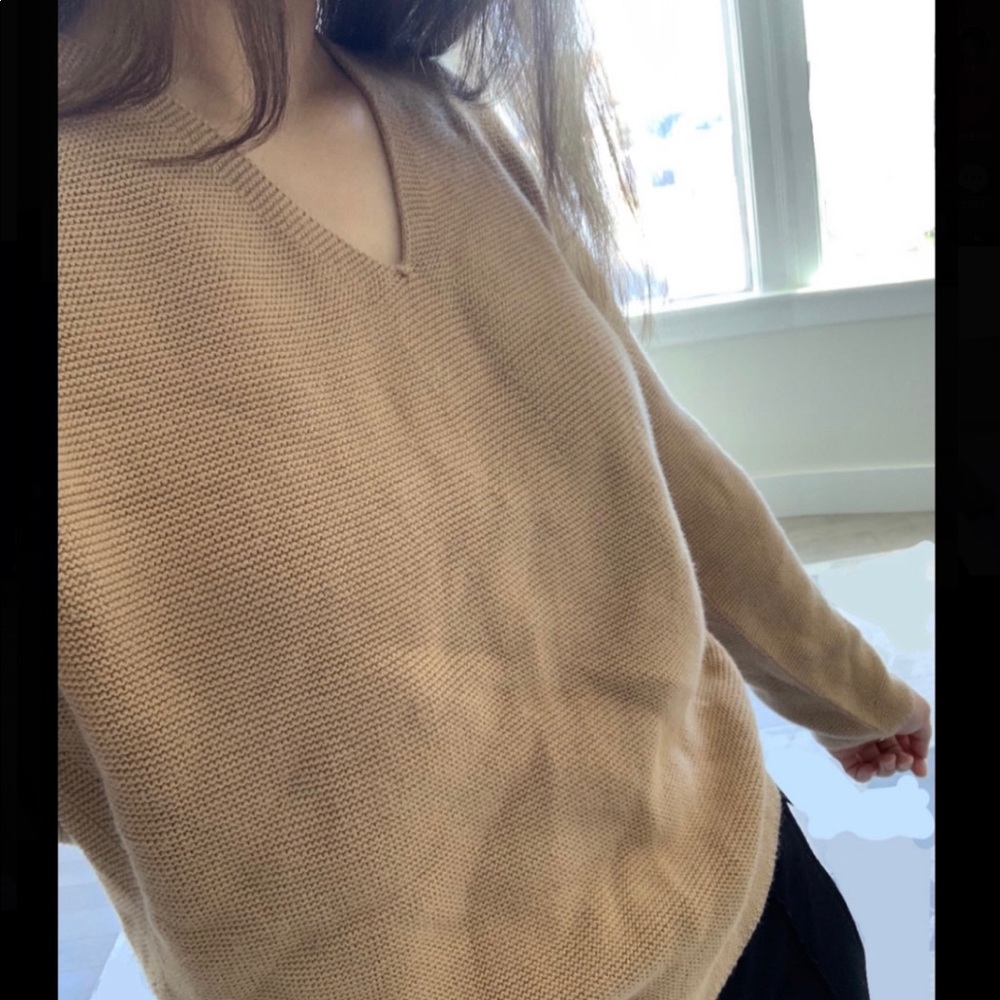 Uniqlo 3D tan knit v neck sweater